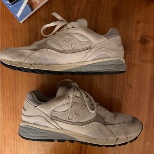 Saucony Men's Beige and Gray Sneakers